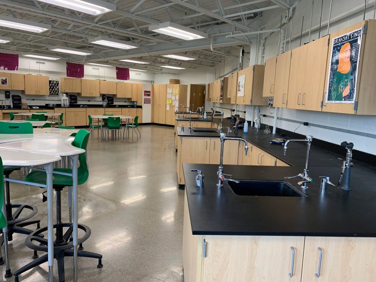 Des Moines science classroom with science stations
