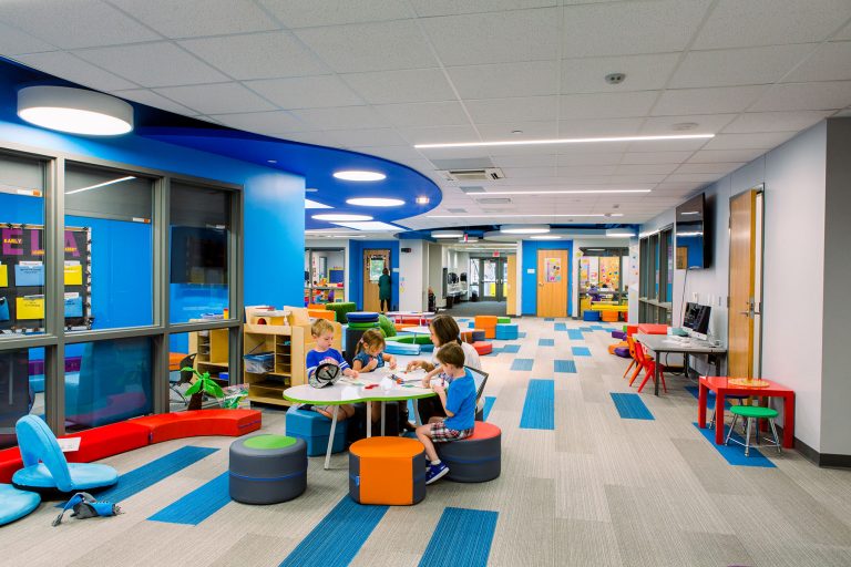 Impromtu learning spaces in corridor