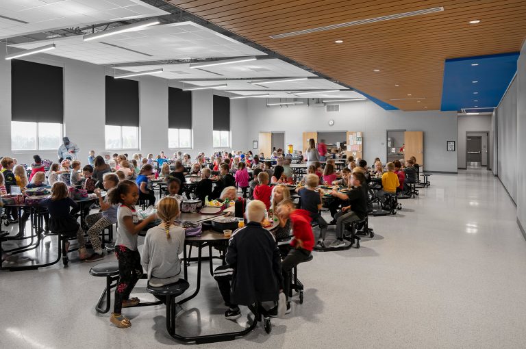 Cafeteria full of students